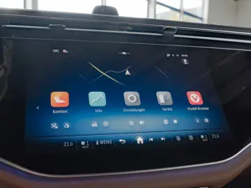 Mercedes-Benz E 220 d 4M AMG/SUPERSCREEN/DISTRONIC