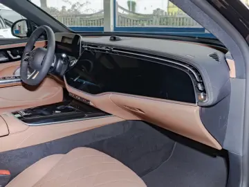 Mercedes-Benz E 220 d 4M AMG/SUPERSCREEN/DISTRONIC