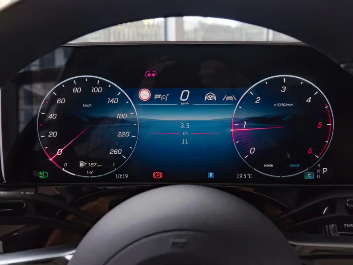 Mercedes-Benz E 220 d 4M AMG/SUPERSCREEN/DISTRONIC