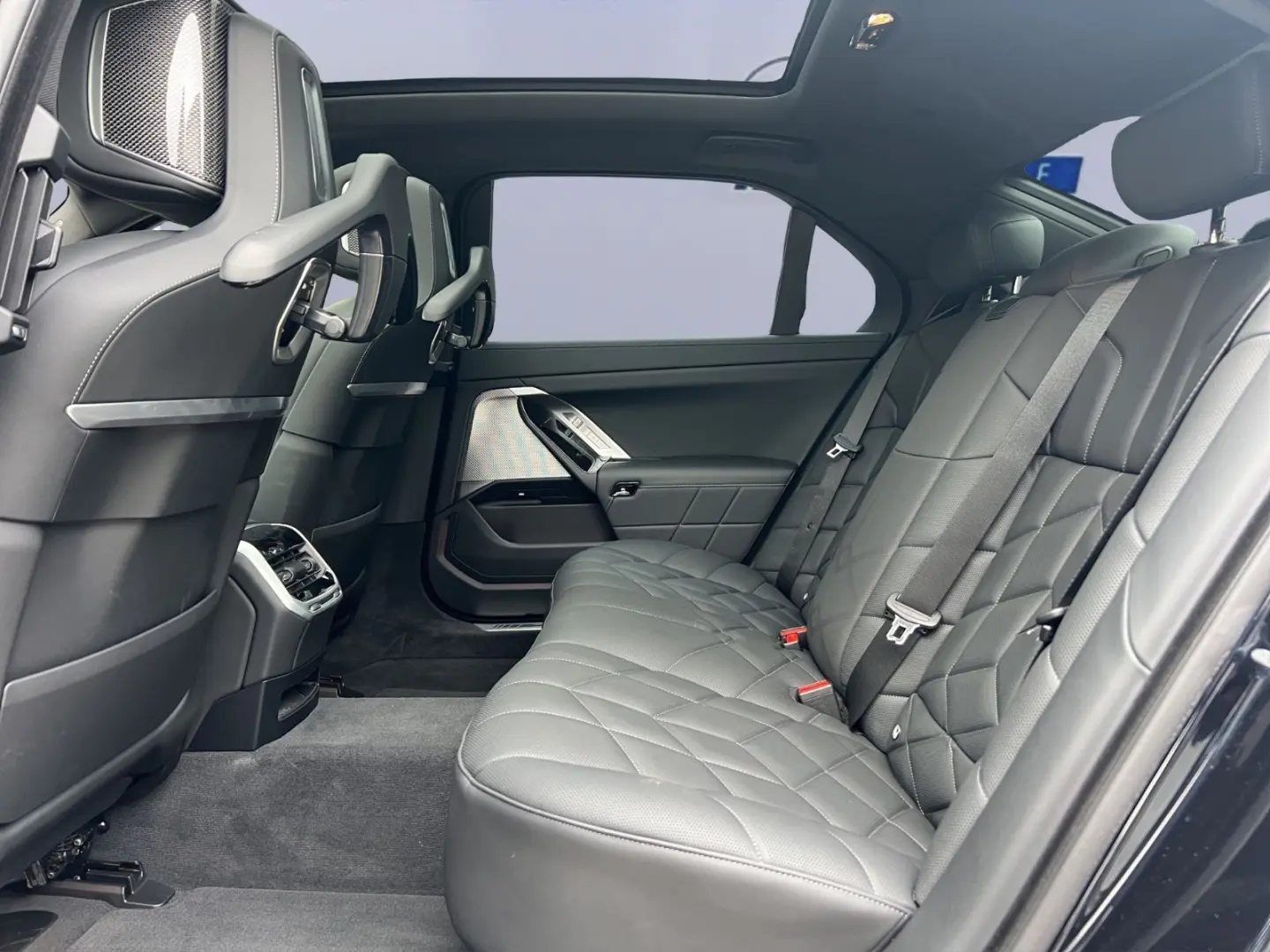 740d xDrive M-Sport*SKY-LOUNGE*B&W*LASER*INDIVID