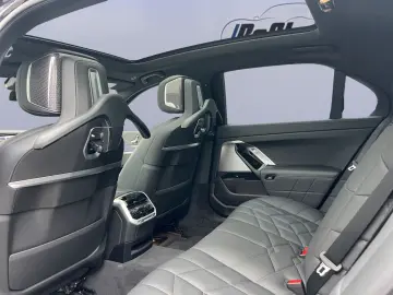 740d xDrive M-Sport*SKY-LOUNGE*B&W*LASER*INDIVID