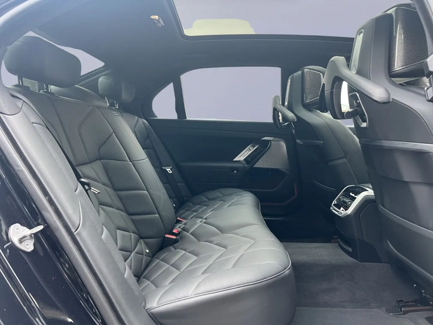 740d xDrive M-Sport*SKY-LOUNGE*B&W*LASER*INDIVID