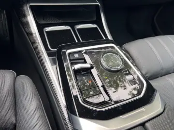 740d xDrive M-Sport*SKY-LOUNGE*B&W*LASER*INDIVID