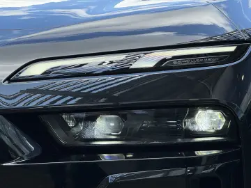 740d xDrive M Sport PANO St-Hzg TV Autobahnas.