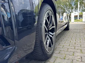 740d xDrive M Sport PANO St-Hzg TV Autobahnas.