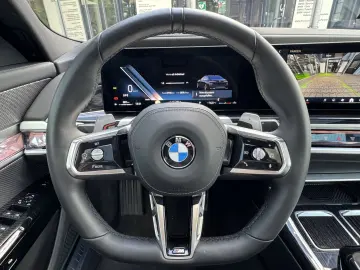 740d xDrive M Sport PANO St-Hzg TV Autobahnas.
