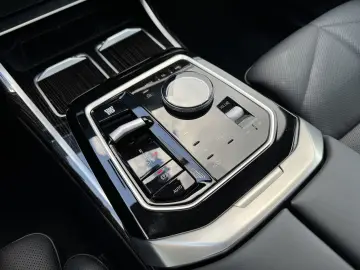 740d xDrive M Sport PANO St-Hzg TV Autobahnas.