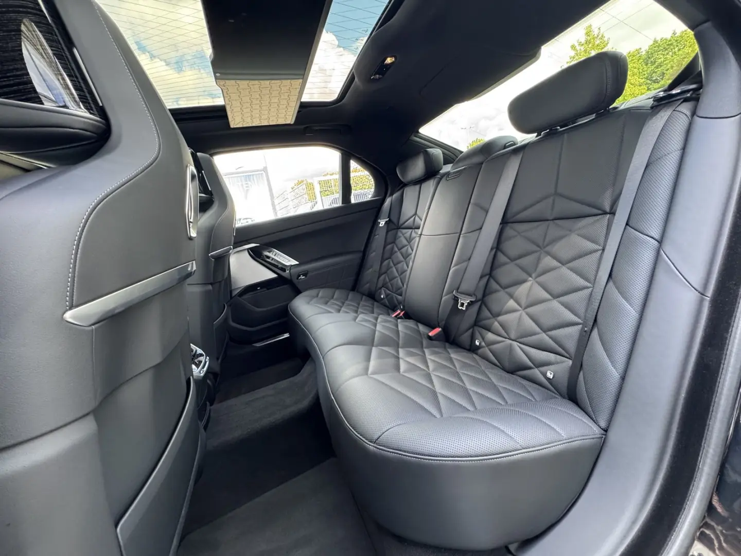 740d xDrive M Sport PANO St-Hzg TV Autobahnas.