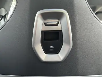 740d xDrive M Sport PANO St-Hzg TV Autobahnas.