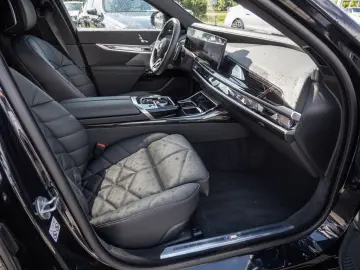 740d xDrive M-Sport ACC STANDHZ PANO 360° RSE