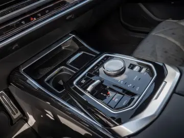 740d xDrive M-Sport ACC STANDHZ PANO 360° RSE