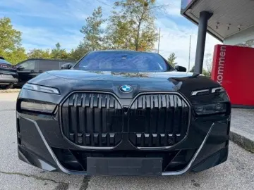740d xDrive Limo/Massage/Clarity/Assistant/FULL