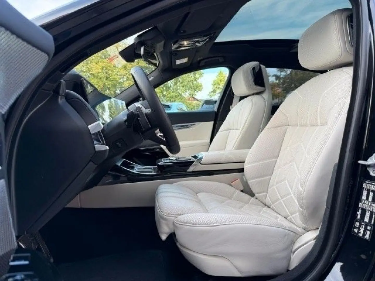 740d xDrive Limo/Massage/Clarity/Assistant/FULL