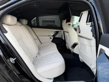740d xDrive Limo/Massage/Clarity/Assistant/FULL