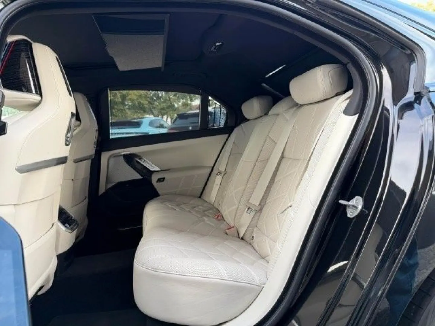 740d xDrive Limo/Massage/Clarity/Assistant/FULL