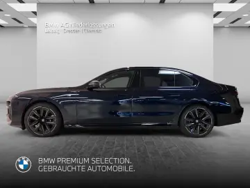 740d xDrive Limousine