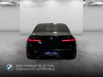 740d xDrive Limousine