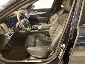 740d xDrive Limousine