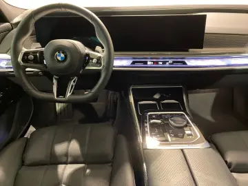740d xDrive Limousine