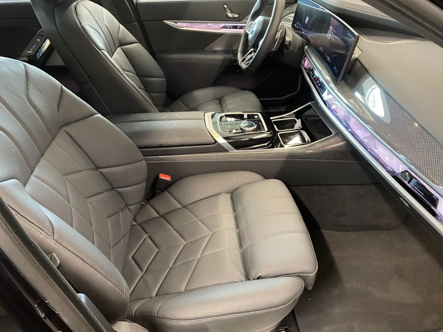 740d xDrive Limousine