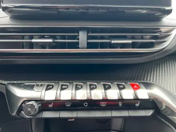 3008 Hybrid 225 Allure 1.6 Plug-In EU6d Navi