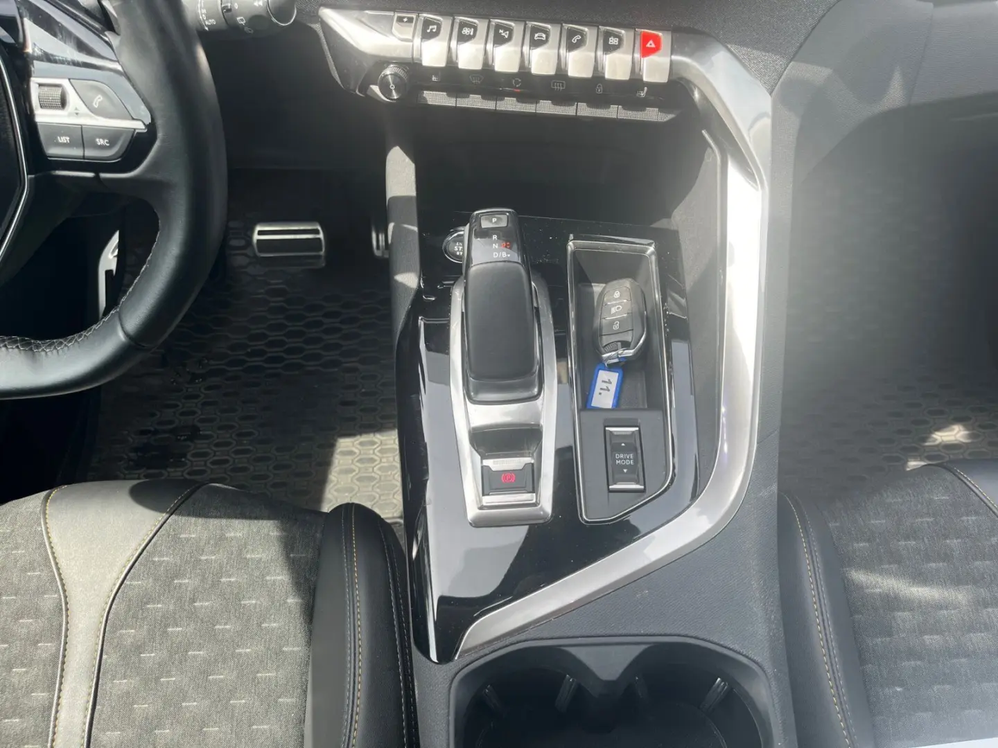 3008 Roadtrip SITZH+LED+RFK+NAVI+KEYLESS-SYSTEM