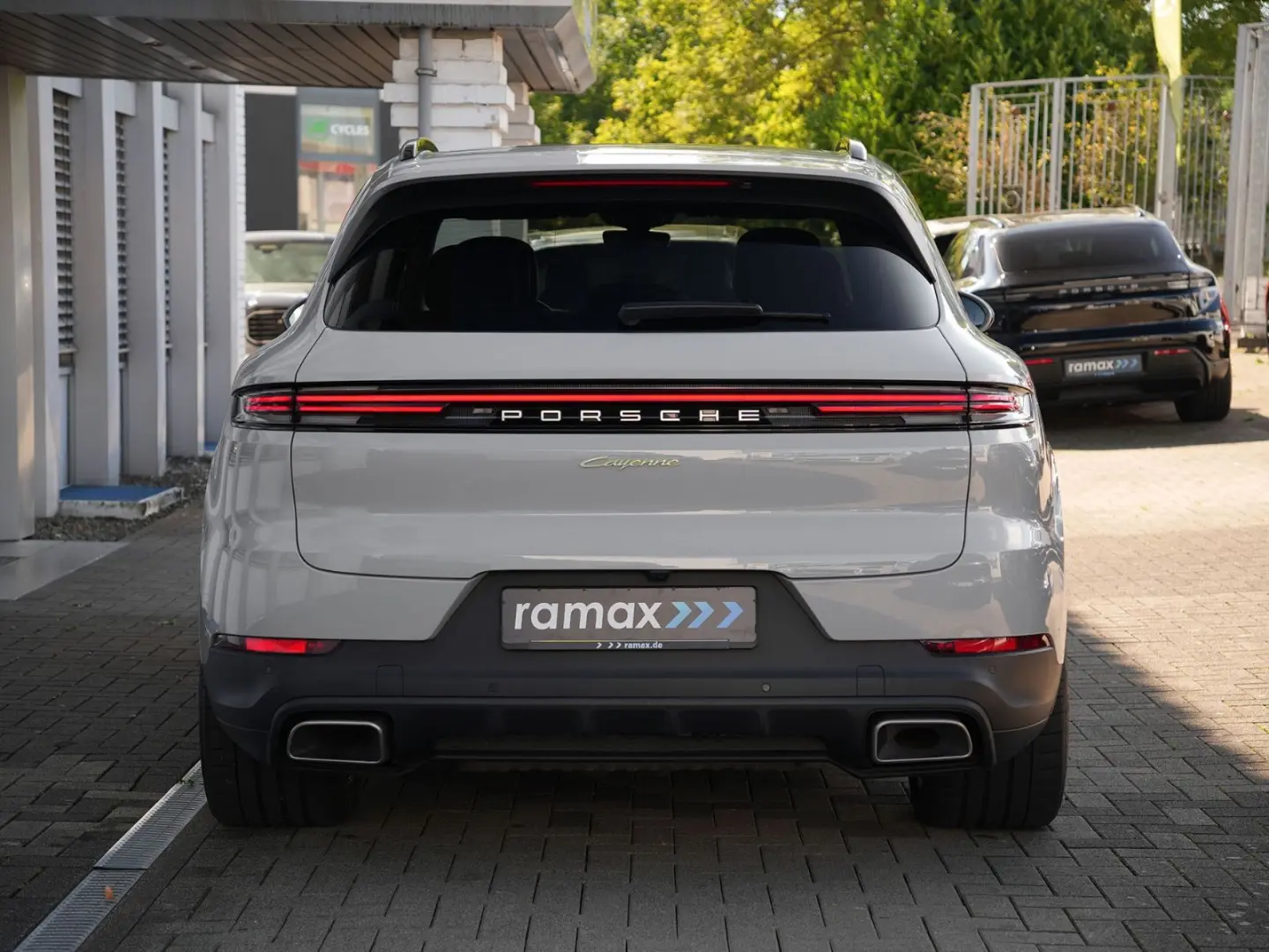 E-Hybrid INNODRIVE-LUFTF.-PANO-AHK-MASSAGE-VOLL