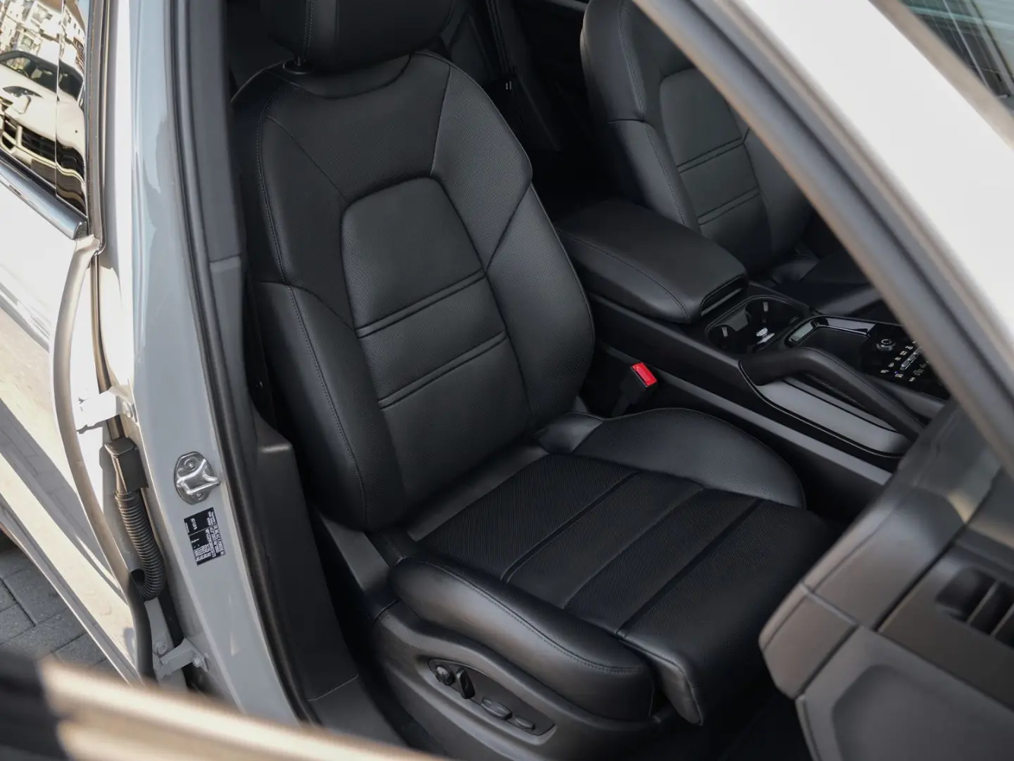 E-Hybrid INNODRIVE-LUFTF.-PANO-AHK-MASSAGE-VOLL