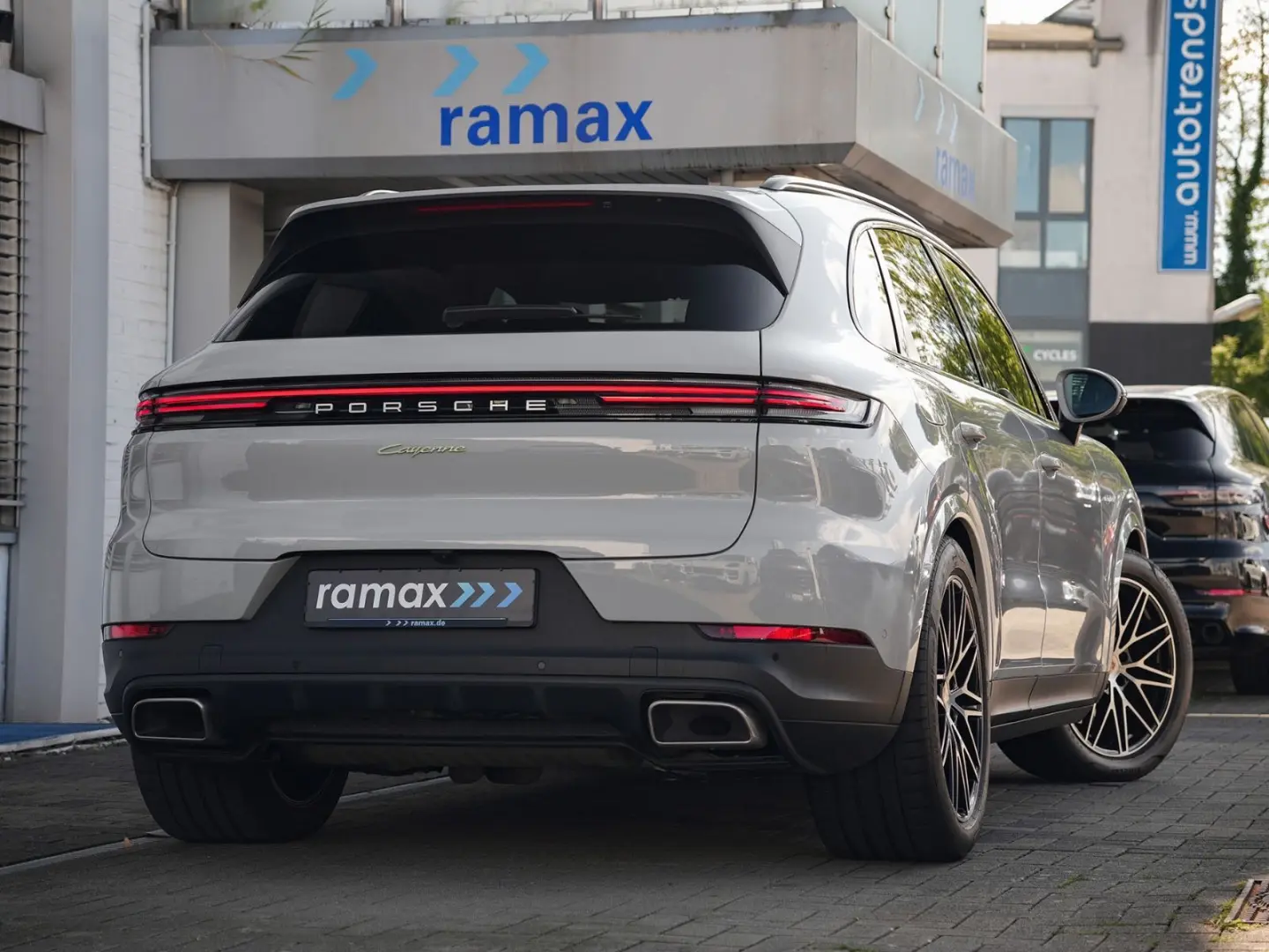 E-Hybrid INNODRIVE-LUFTF.-PANO-AHK-MASSAGE-VOLL
