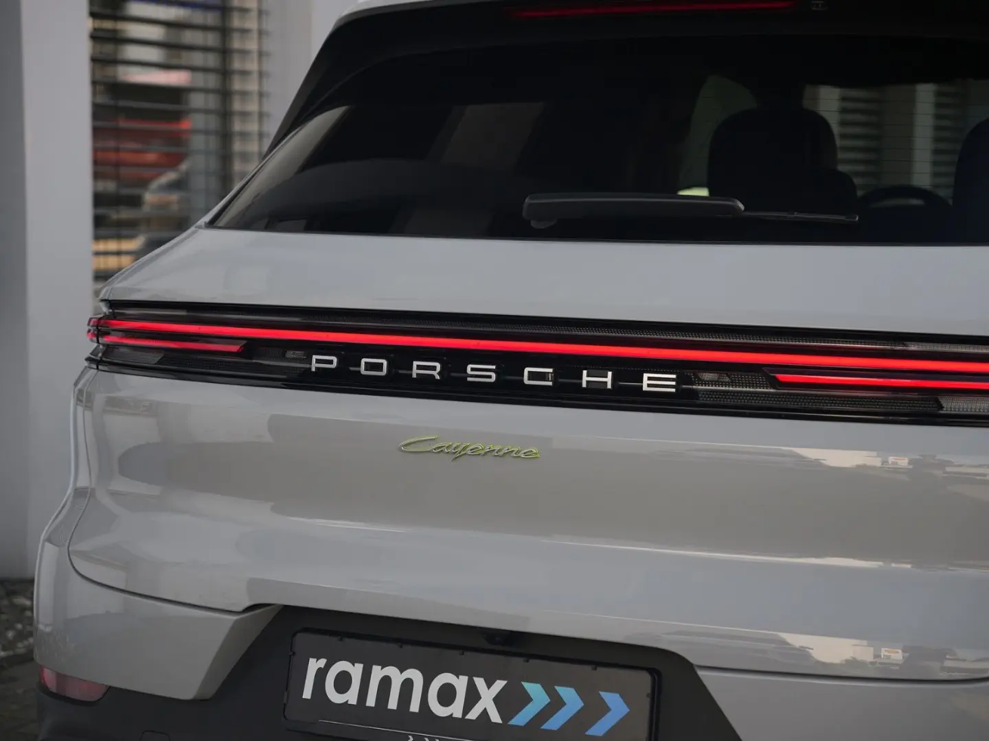 E-Hybrid INNODRIVE-LUFTF.-PANO-AHK-MASSAGE-VOLL