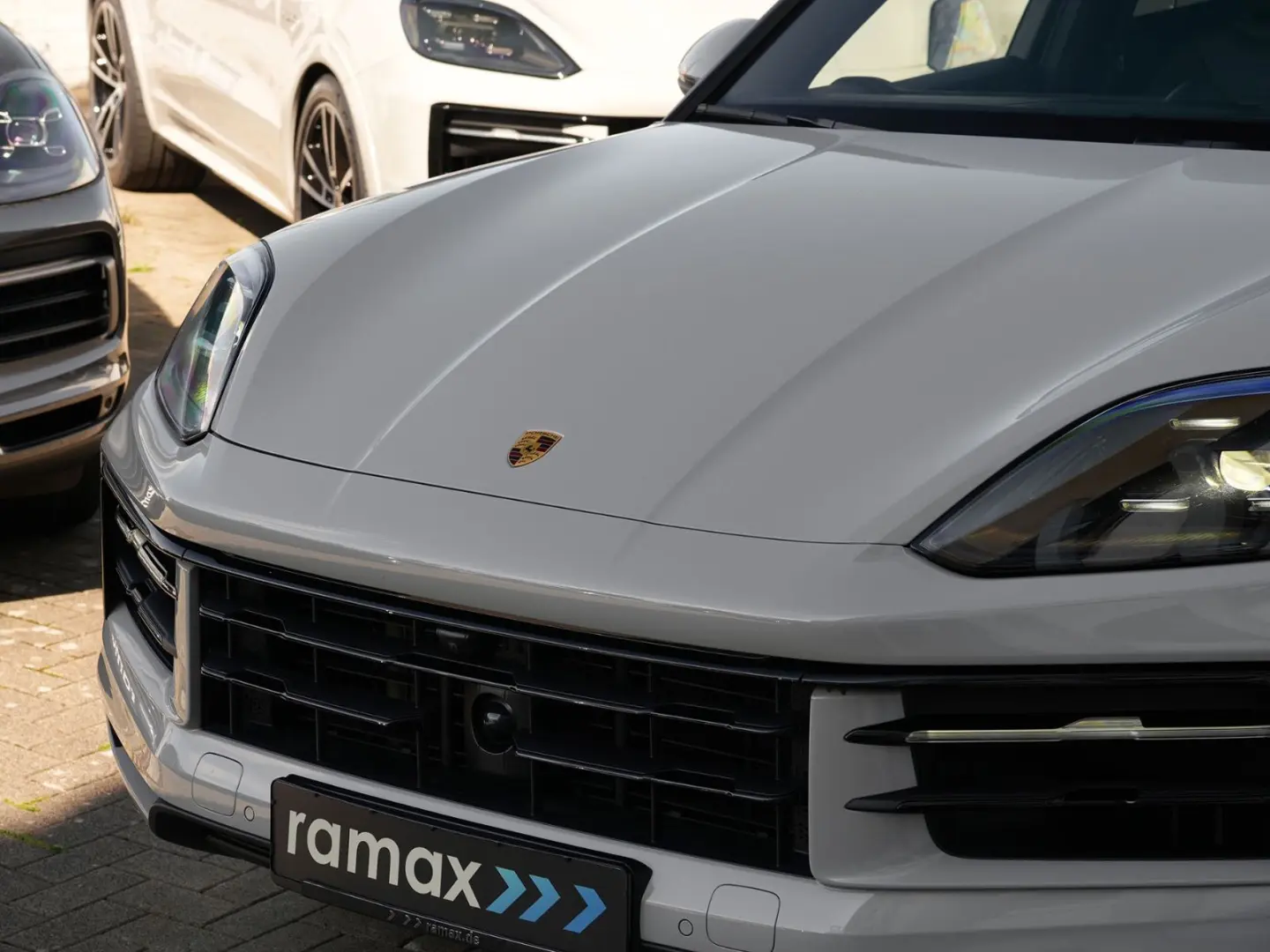 E-Hybrid INNODRIVE-LUFTF.-PANO-AHK-MASSAGE-VOLL
