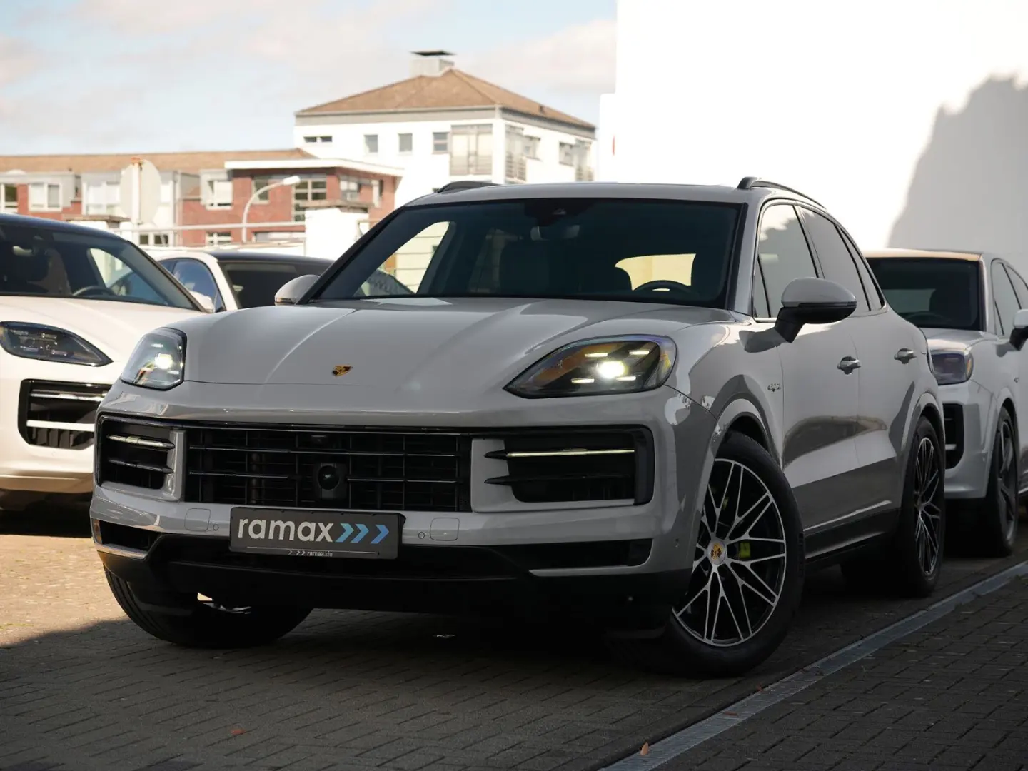 E-Hybrid INNODRIVE-LUFTF.-PANO-AHK-MASSAGE-VOLL