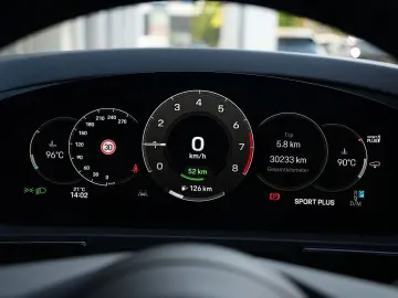 E-Hybrid INNODRIVE-LUFTF.-PANO-AHK-MASSAGE-VOLL