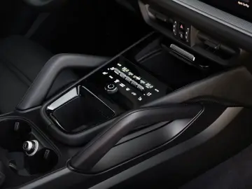 E-Hybrid INNODRIVE-LUFTF.-PANO-AHK-MASSAGE-VOLL