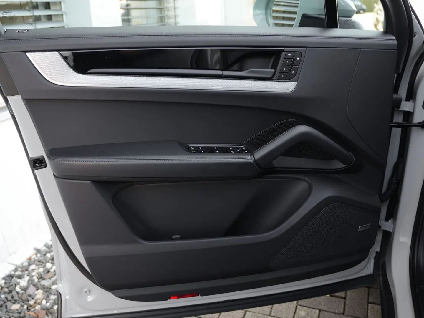 E-Hybrid INNODRIVE-LUFTF.-PANO-AHK-MASSAGE-VOLL