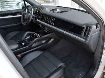 E-Hybrid INNODRIVE-LUFTF.-PANO-AHK-MASSAGE-VOLL