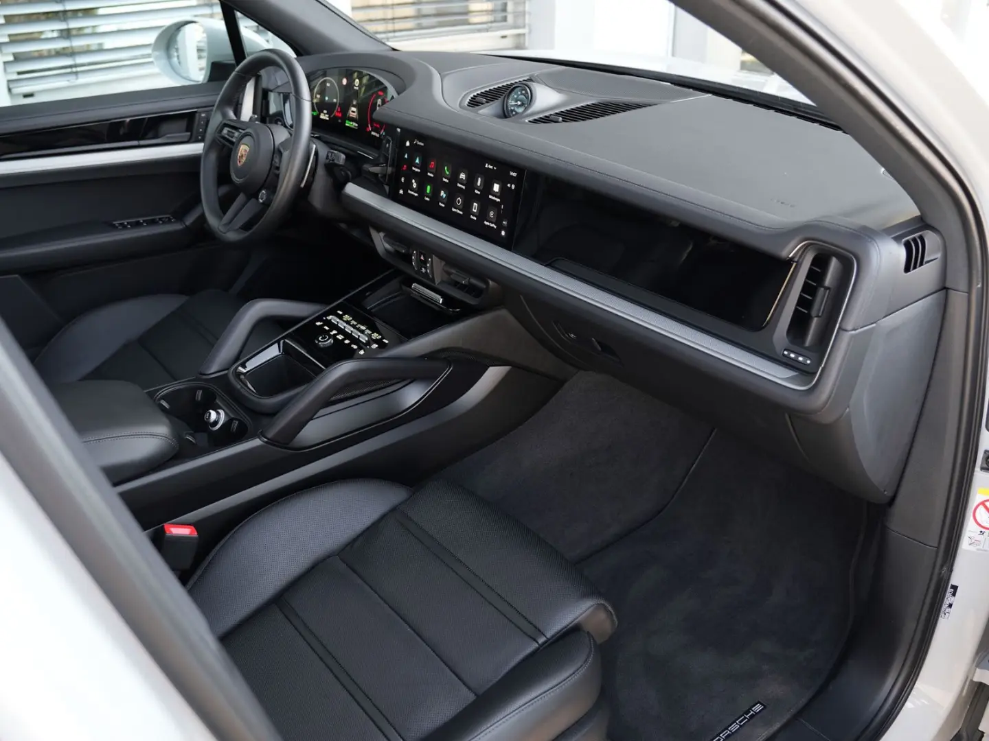 E-Hybrid INNODRIVE-LUFTF.-PANO-AHK-MASSAGE-VOLL