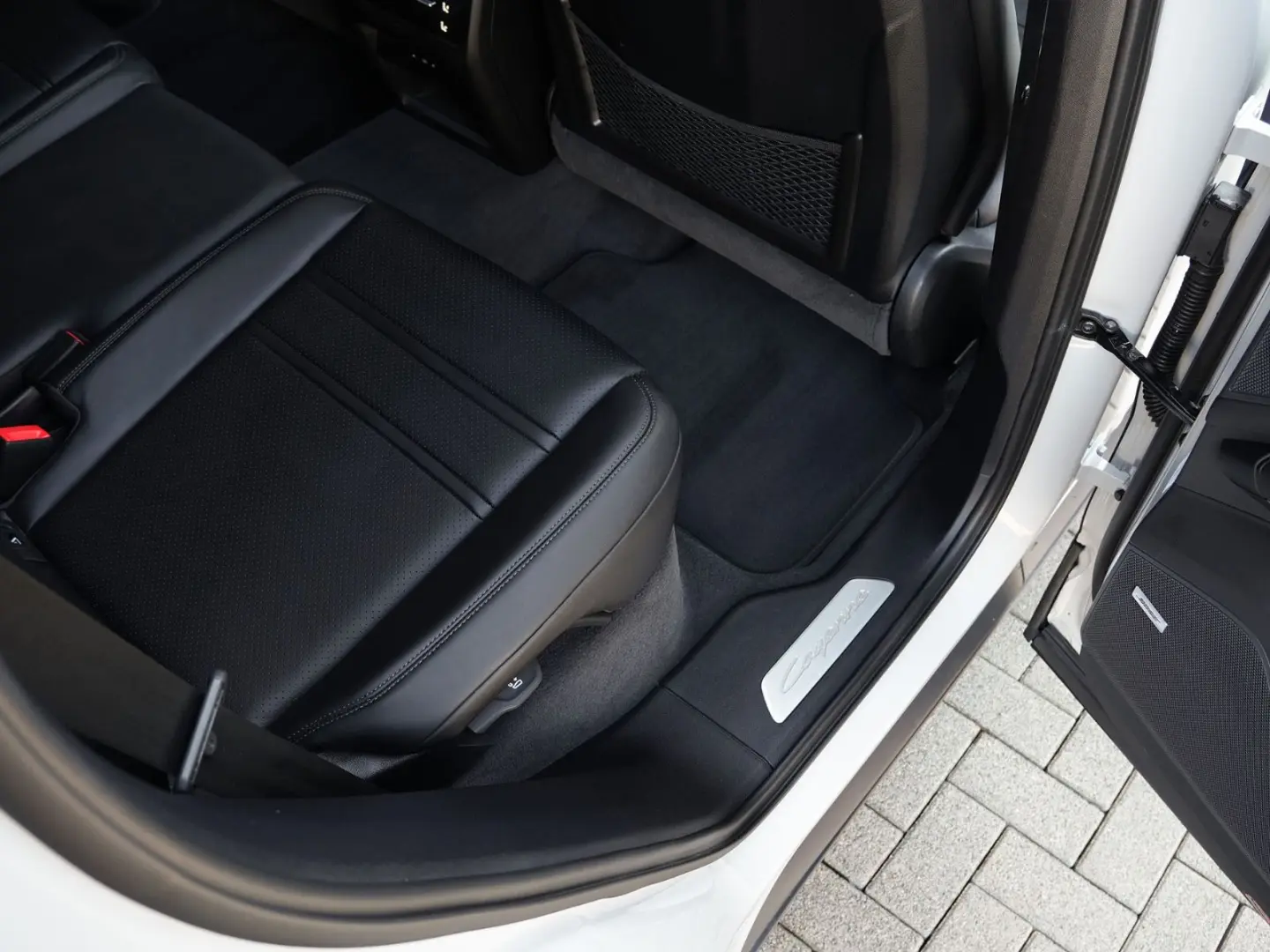 E-Hybrid INNODRIVE-LUFTF.-PANO-AHK-MASSAGE-VOLL