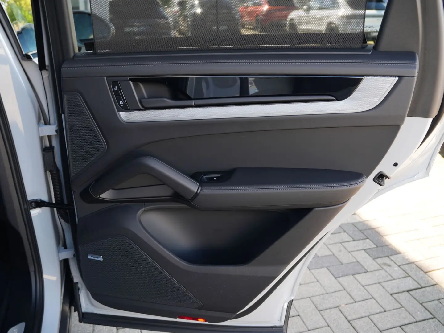 E-Hybrid INNODRIVE-LUFTF.-PANO-AHK-MASSAGE-VOLL
