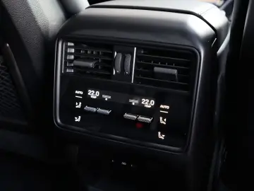E-Hybrid INNODRIVE-LUFTF.-PANO-AHK-MASSAGE-VOLL
