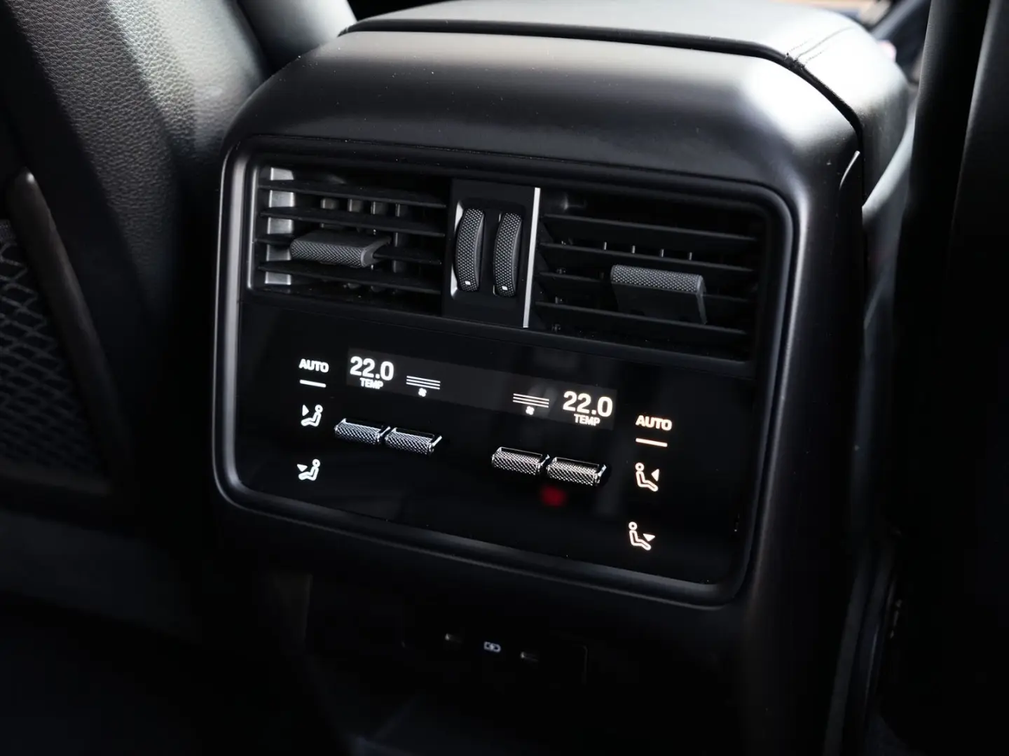 E-Hybrid INNODRIVE-LUFTF.-PANO-AHK-MASSAGE-VOLL