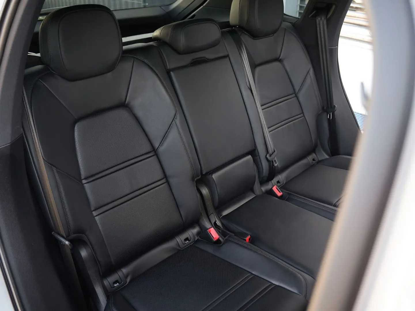 E-Hybrid INNODRIVE-LUFTF.-PANO-AHK-MASSAGE-VOLL