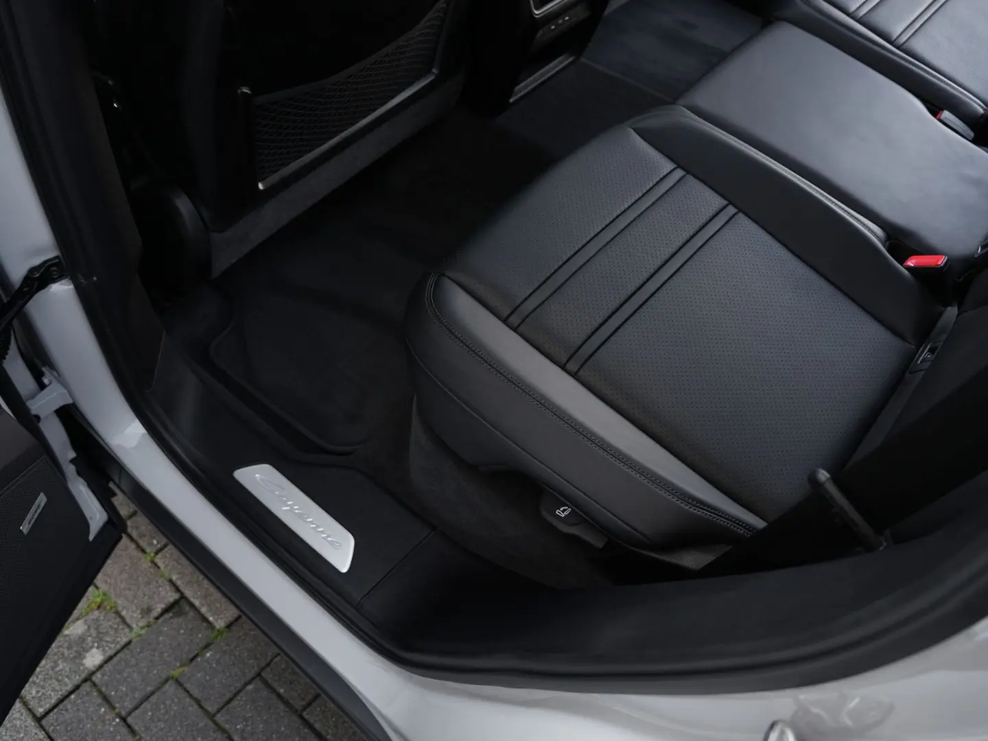 E-Hybrid INNODRIVE-LUFTF.-PANO-AHK-MASSAGE-VOLL