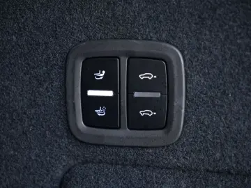 E-Hybrid INNODRIVE-LUFTF.-PANO-AHK-MASSAGE-VOLL
