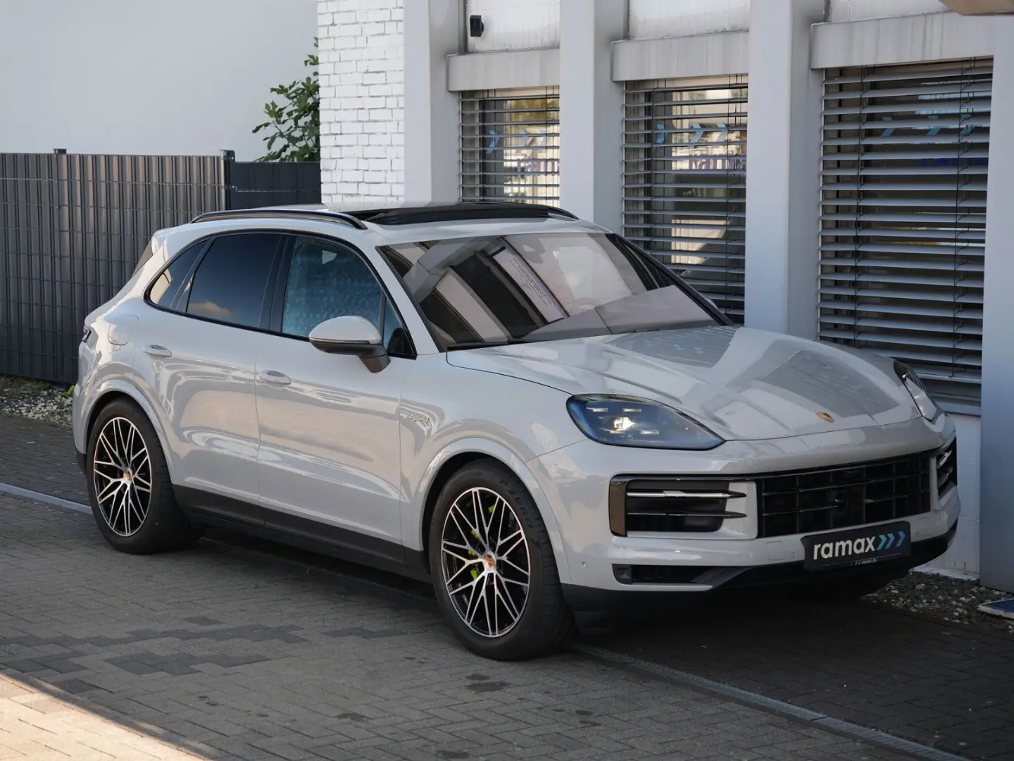 E-Hybrid INNODRIVE-LUFTF.-PANO-AHK-MASSAGE-VOLL