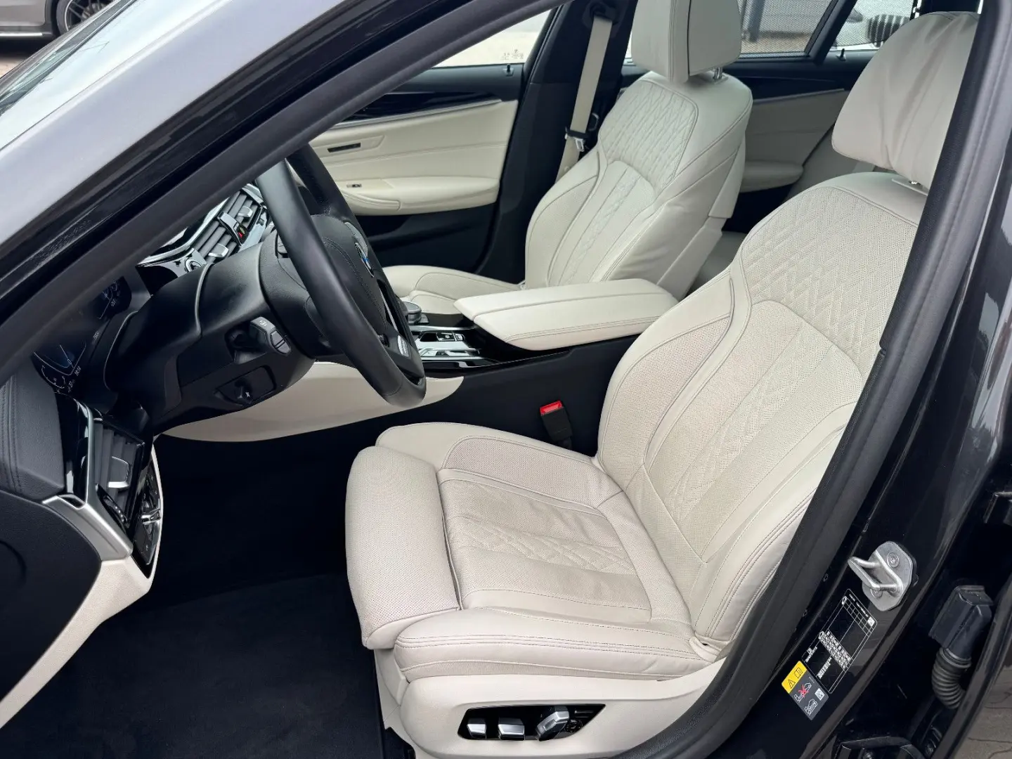 530e 360/PANO/HK/LASER/HUD/AHK/SITZBELÜFTUNG/MEM