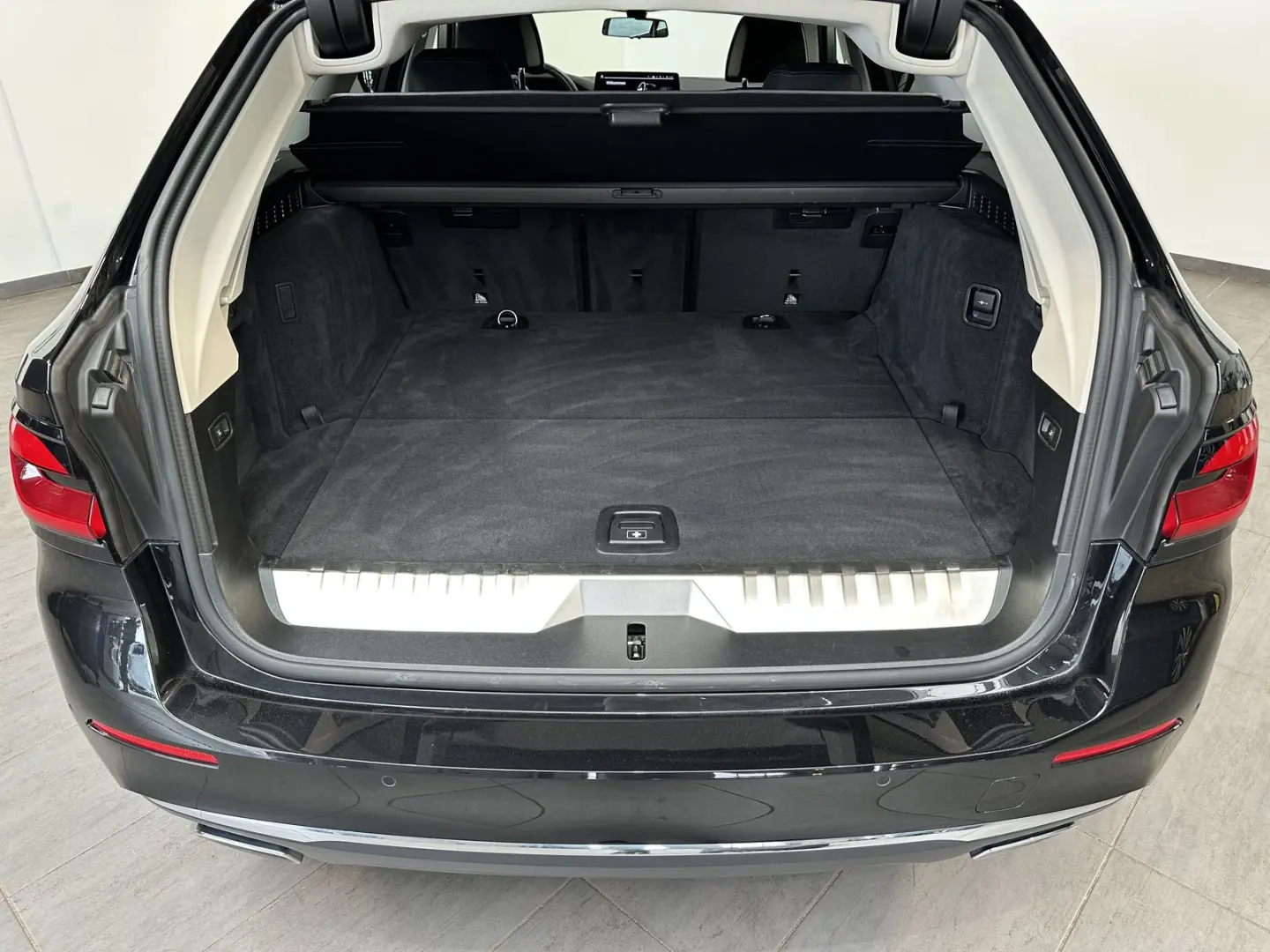 530e Touring xDrive Luxury NAV+LASER+HUD+H&K+ACC