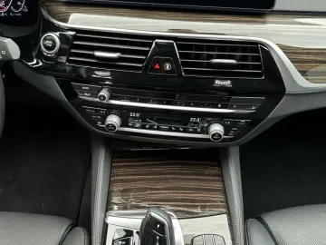530e Touring xDrive Luxury NAV+LASER+HUD+H&K+ACC