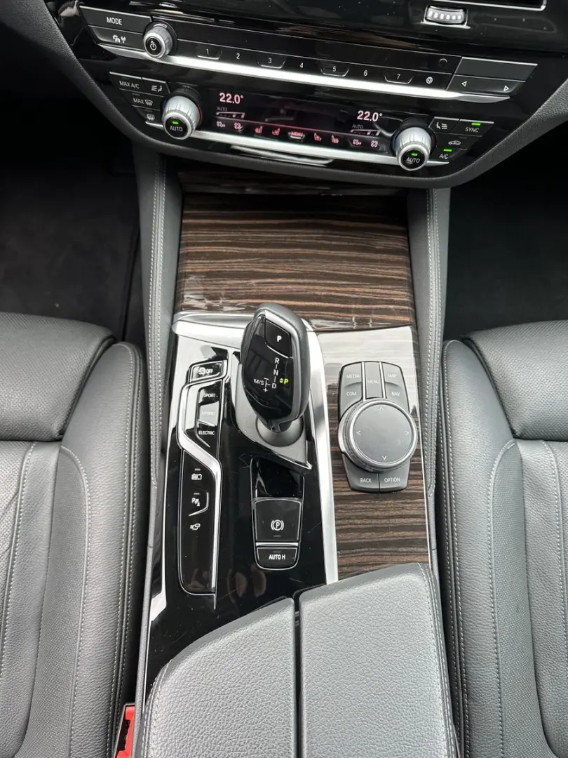 530e Touring xDrive Luxury NAV+LASER+HUD+H&K+ACC