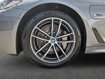530e xDrive Touring Aut. Laser Head-Up Pano AHK